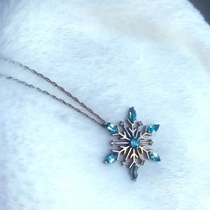 Snowflake necklace